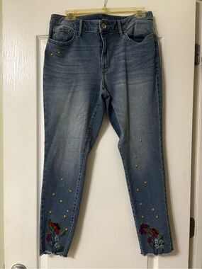 a.n.a Embroidered Ankle Skinny Jeans with Floral Detail size 12